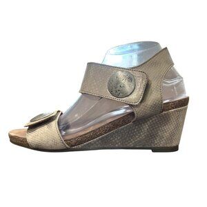 Taos Beige Ankle Strap Wedge Sandals Carousel Womens Size EU 40 / U.S. 9-9.5